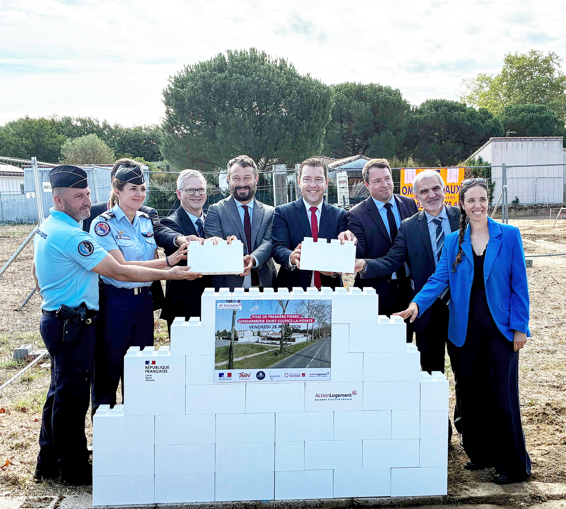 Pose de première pierre à Saint Sulpice-la-Pointe