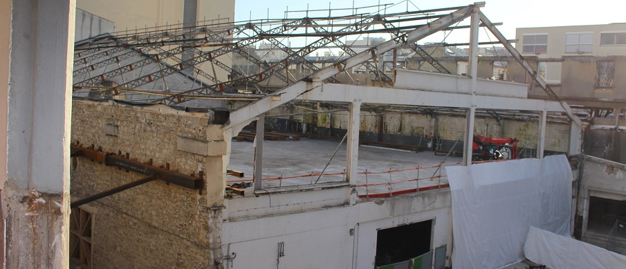 L'ancienne halle du garage Renault en cours de réhabilitation.