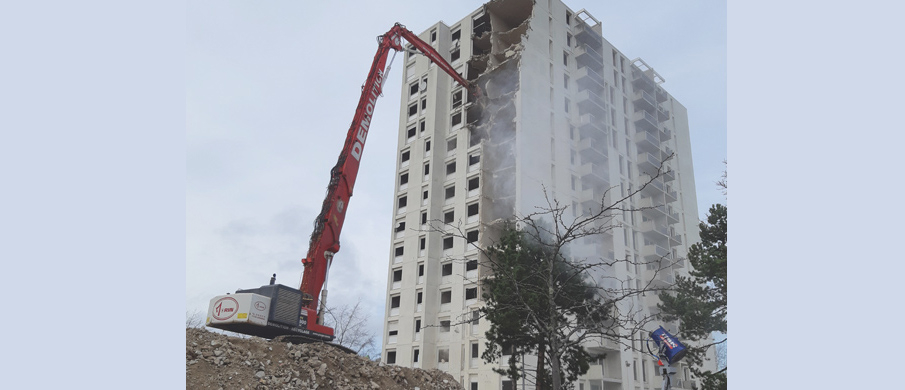 Démolition d'une tour de logements sociaux aux Anciennes Beaudottes à Sevran (93)