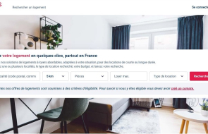L'image montre la page d'accueil de la plateforme d'Action Logement dédiée au logement intermédiaire. Il y a une photo d'un salon et incrusté sur la photo il y a un navigateur qui permet de faire une recherche de logement.