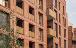 Bois et maxi-brique à Bagneux